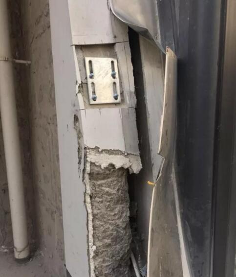 济南阳光100小区楼房阳台超有“设计感”！可居民却砸了墙！