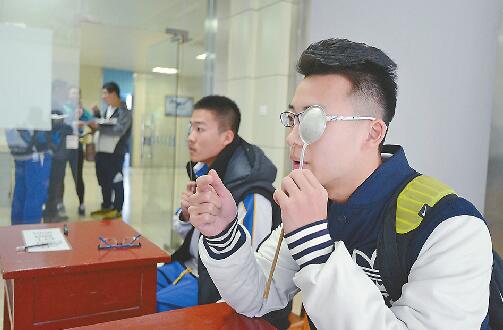 民航招飞视力门槛降低 今年东航报名人数是往