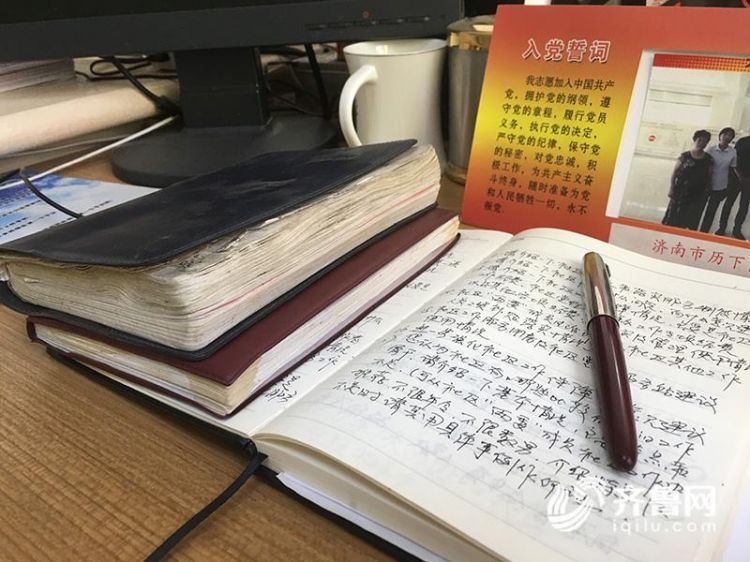 南上千居民自发夹道送别小巷总理 工作笔记写