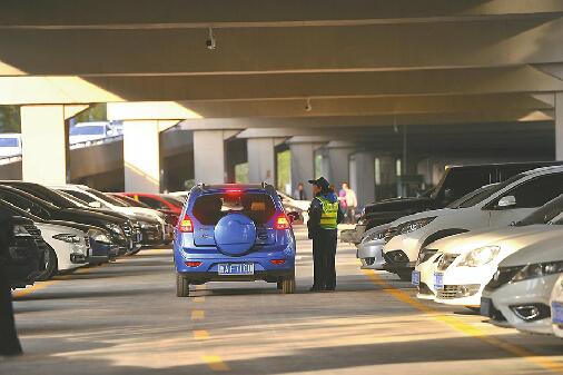 济南顺河高架下公益停车场增至4处 首个停车场试开放