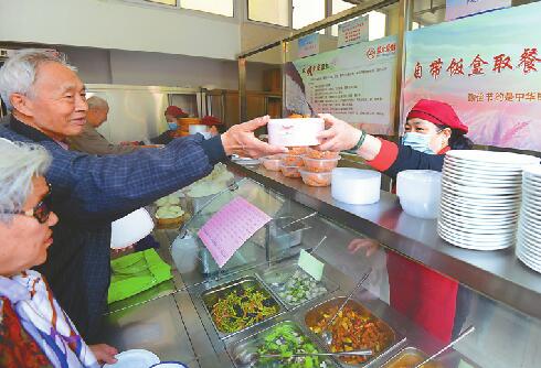 办老饭桌建托老所 陈叶翠让老有所依