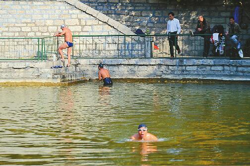 济南禁游泉池现“回头客” 已逐渐发展到十多人