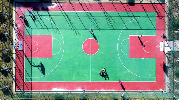 济南千平方米烧烤店变身社区健身场