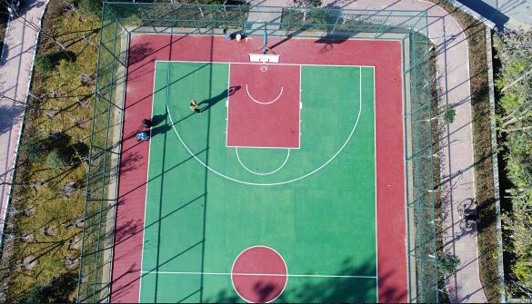 济南千平方米烧烤店变身社区健身场