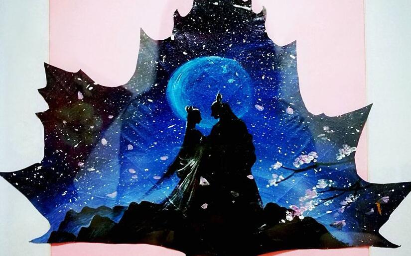 青岛女教师在树叶上作画 色彩绚丽技法多样