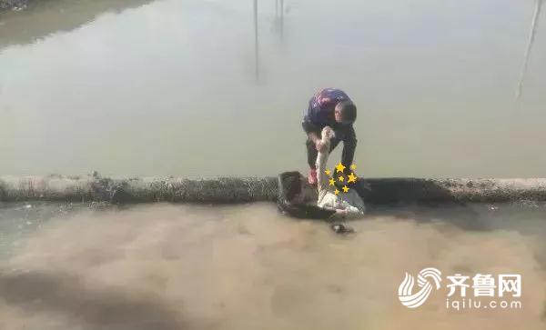 德州女子因感情问题跳河轻生 辅警不顾冰冷河水施救