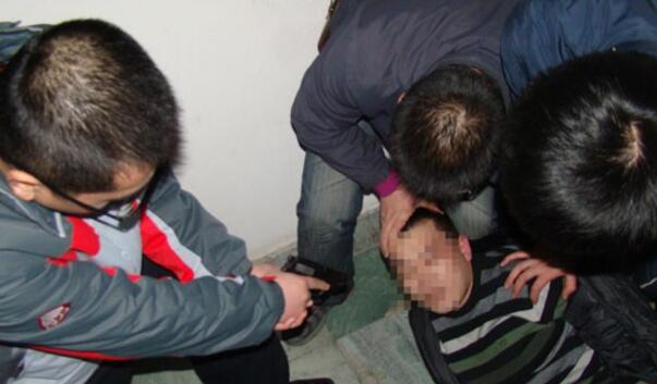 潜逃24年杀人犯烟台落网 芝罘公安利剑出鞘保平安