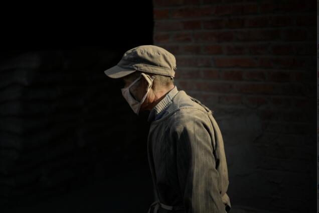 济南:小作坊粉尘滚滚 工人变成“白头翁”