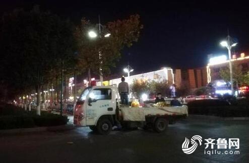 潍坊欧美佳苑周边摊贩成群 叫卖声令业主苦不堪言