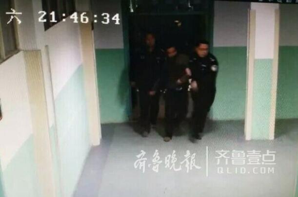 平阴一男子酒后竟在医院殴打父母 被民警强行带离