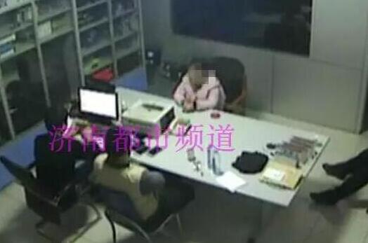 济南章丘警方处理交通事故 竟查出四十多人特大贩毒团伙