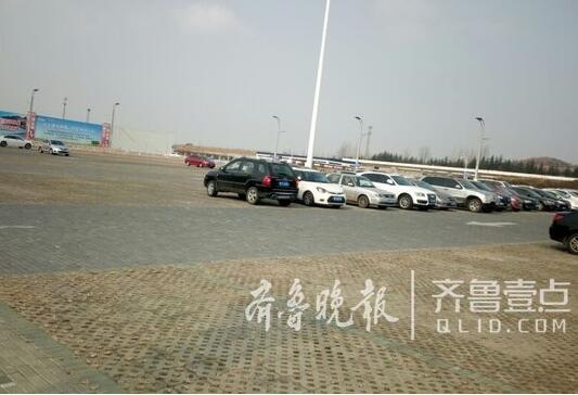 烟台南站停车场过半车位没人停 市民建议设置封顶价