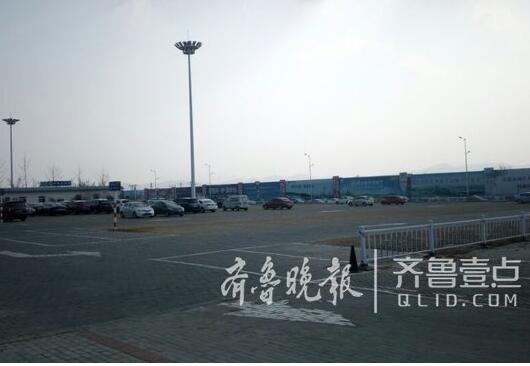 烟台南站停车场过半车位没人停 市民建议设置封顶价