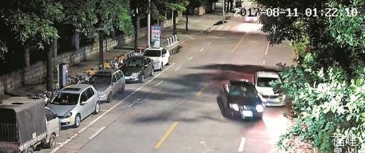 济南：男子深夜驾捷豹碰瓷 张口就要六万