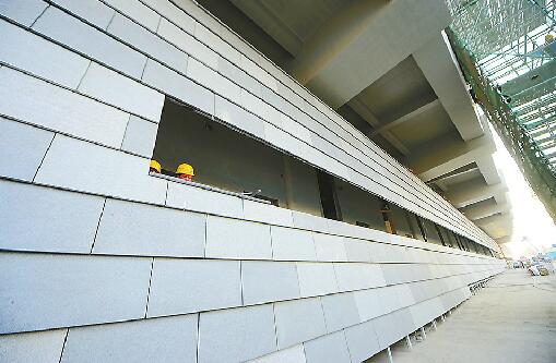 “鱼腹车站”网红气质初现 外墙似鱼鳞百叶窗敞亮