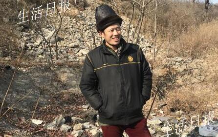 卧虎山山体公园一男子蜗居山洞内多年 被救时突然晕倒！