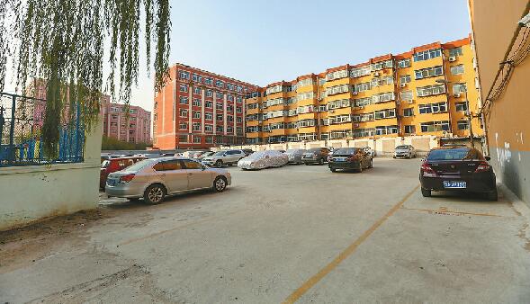 济南鑫达小区划车位收费  物业公司被指合同到期收费越权