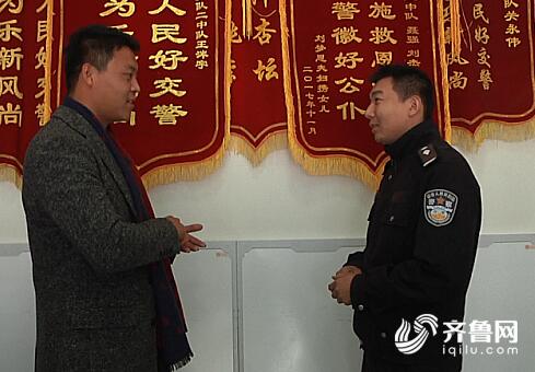 潍坊一1岁幼童休克急需就医 交警开警笛开道护送