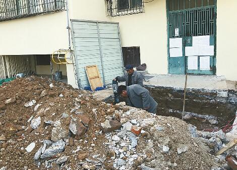 担心对房屋结构改动大 12个单元装电梯仅俩单元“平层入户”