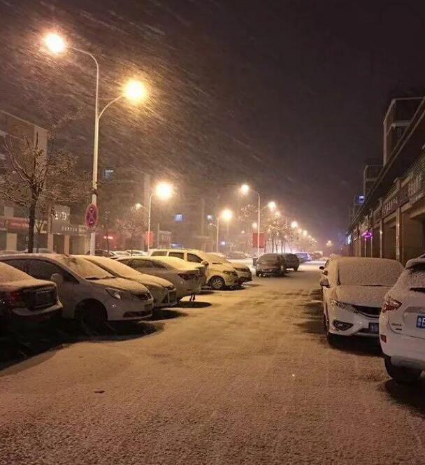 青岛胶州平度迎入冬初雪 这些高速路段受影响临时封闭