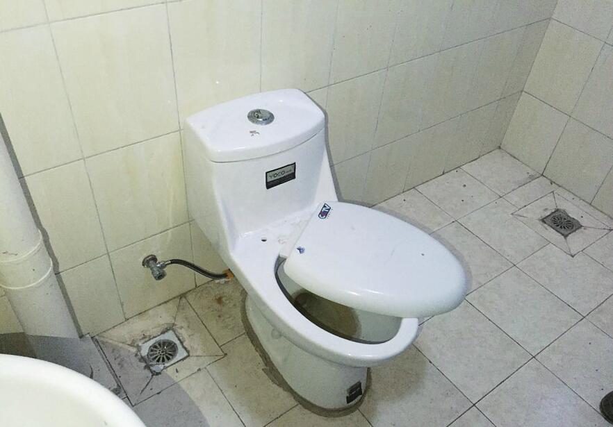 面目全非！济南中海国际社区一出租房屋墙壁被钻10余孔洞 