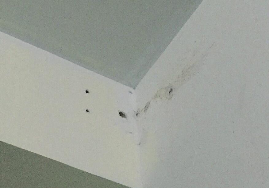 面目全非！济南中海国际社区一出租房屋墙壁被钻10余孔洞 