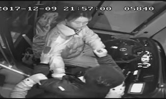 济南公交K96路女驾驶员遭男子掐脖 原因竟是