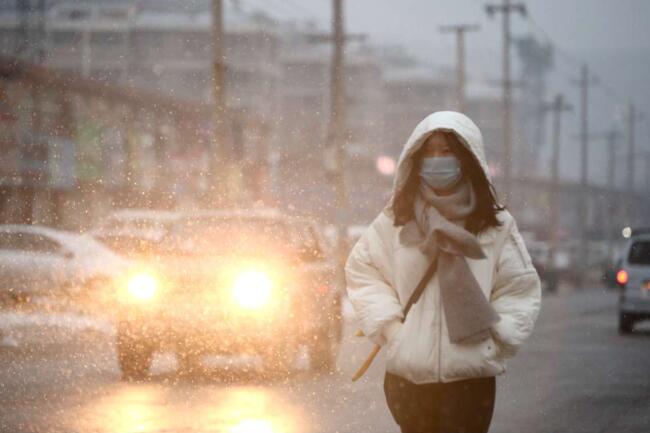 济南今冬初雪如约而至 