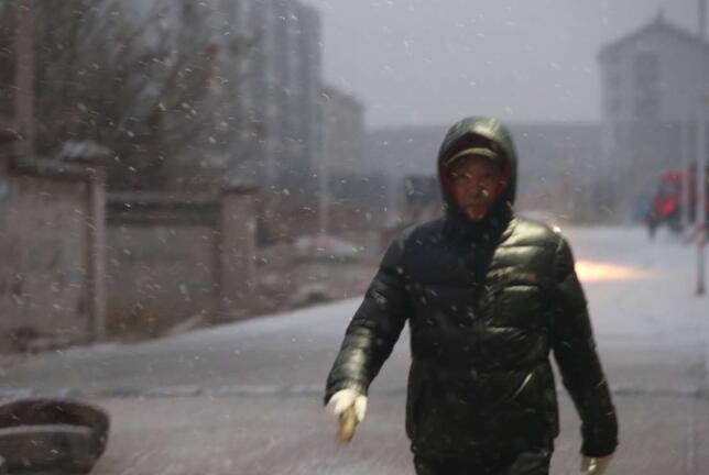 济南今冬初雪如约而至 