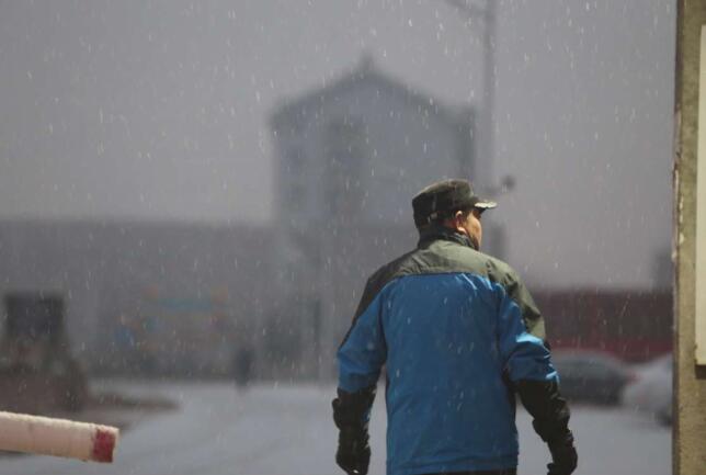 济南今冬初雪如约而至 