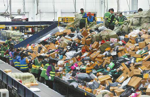 快递包装袋废品站不回收 买买买狂欢之后的“绿色隐忧” 