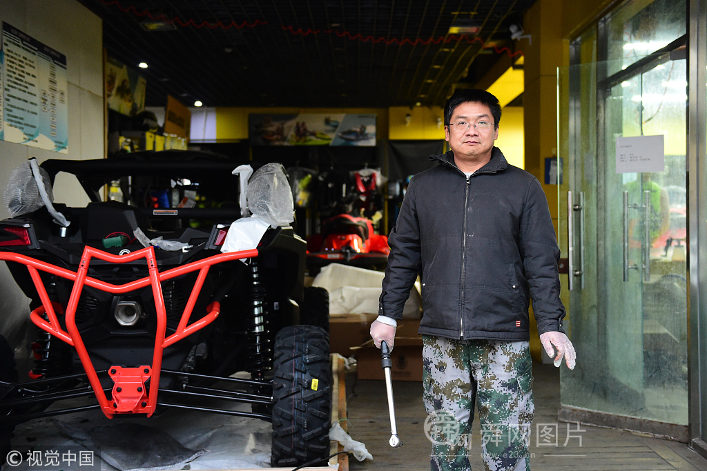 青岛修车师傅曾是赛车冠军 5次穿越无人区