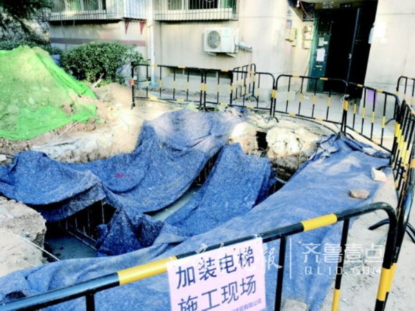 济南12个小区单元楼正在装电梯 最早下月中旬能用上