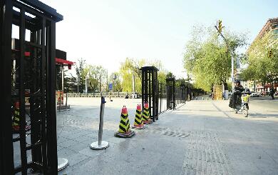 “大客厅”换门 泉城广场北门旧貌换新颜