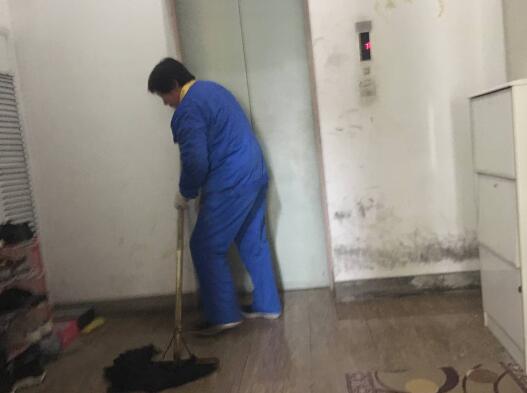 疑女子外遇被抓丈夫捅伤情夫致死 事发济南阳光100小区