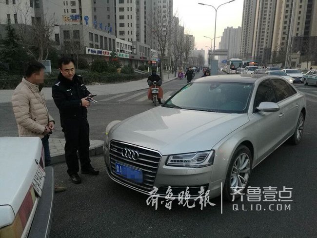 济南违法大户车辆被电子眼识别出 路口民警当即拦下