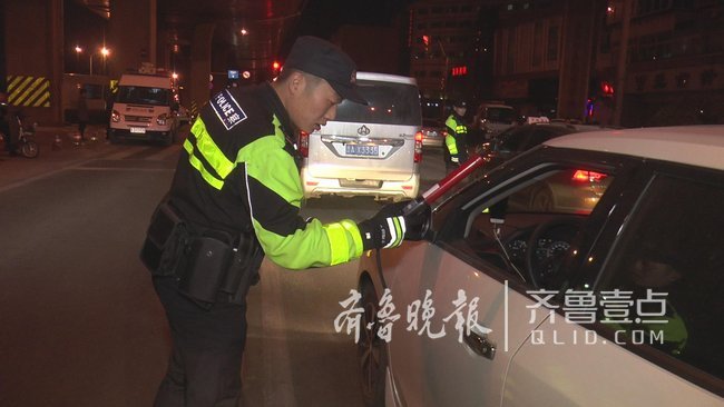 济南交警夜查酒驾 仨小时竟然逮了十个“酒司机” 