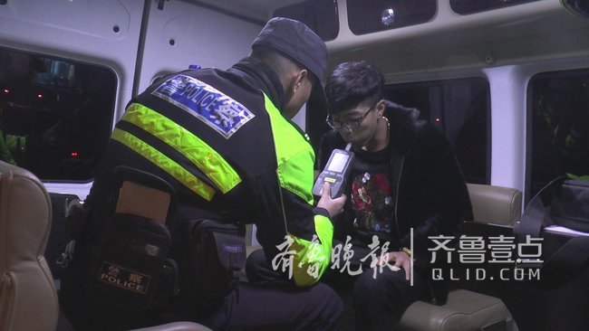 济南交警夜查酒驾 仨小时竟然逮了十个“酒司机” 