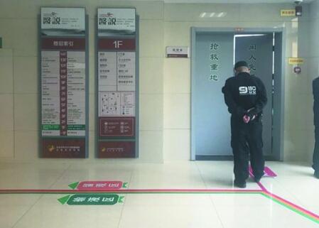 济南一公交车上老人突发疾病 紧急送医2小时后还是走了