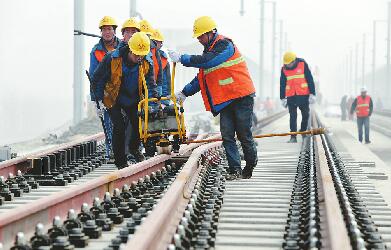 济青高铁高速段轨道铺设提前完成