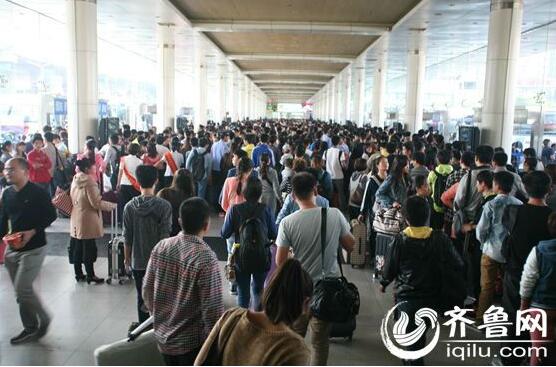 元旦假期首日济南汽车站迎来客流高峰 返乡探亲旅游占主流