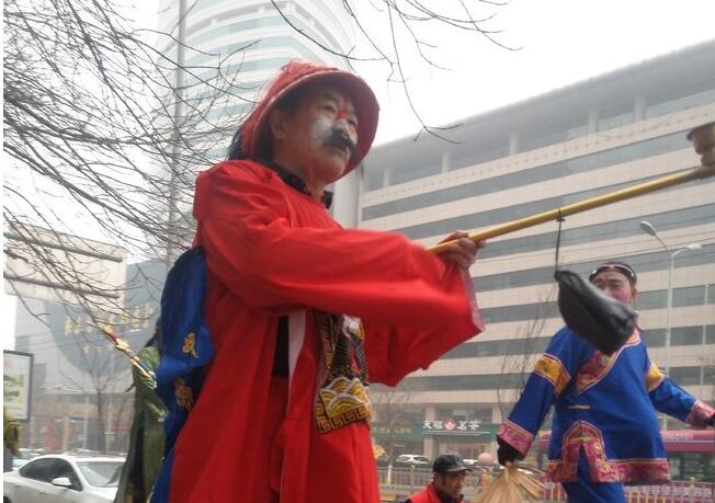 济南东舍坊高跷又上街啦 唐僧何仙姑李元芳全都有！