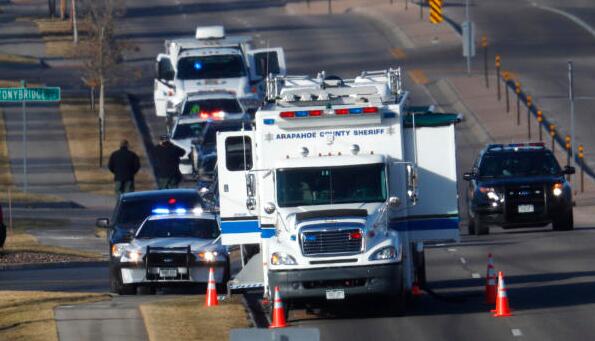 美国丹佛枪击事件仍在调查 造成5名警员两名平民中枪