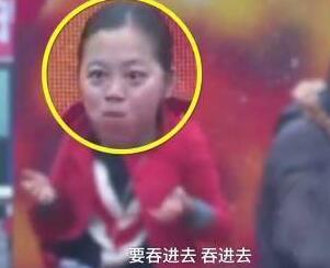 暴风吸入!20秒吃50根肉串 姑娘把竹签撸得直冒火星子吓坏主持人