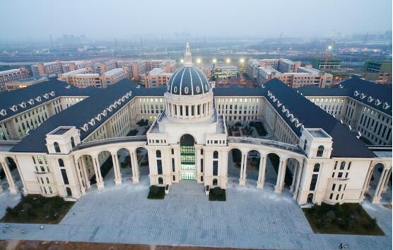 奢华!一高校花300万建凯旋门 校园像宫殿华丽丽的欧式建筑