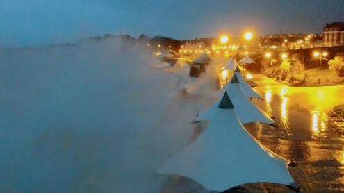 猛烈！风暴埃莉诺袭欧洲火车被吹脱轨 阵风疯狂时速达195公里