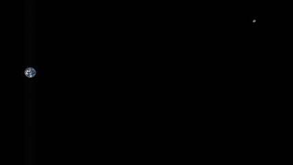 地球与月球合影 NASA在前往“贝努”途中距地球500万公里拍摄