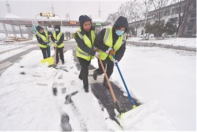 近年少见大雪中 那一幅幅动人的剪影