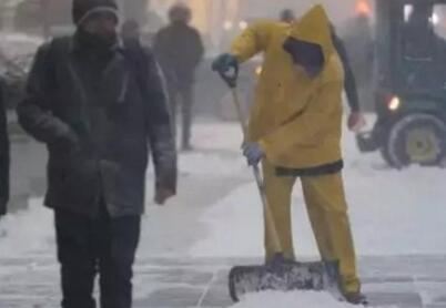 极端天气!纽约暴雪致13人死亡 纽约和波士顿公立学校当天全部停课