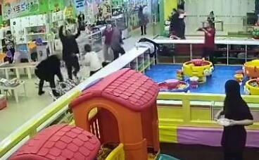 ���������Ҵ�ĸ������������ ��ֻ��С��������ɿڽǱ�ΪȺŹ